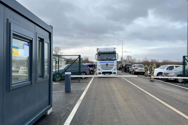 Уже сутки в Польшу грузовикам доступ закрыт, – украинские пограничники