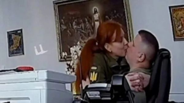 Начальник ТЦК в рабочее время целовался с коллегами и попал на камеры скрытого наблюдения (видео)