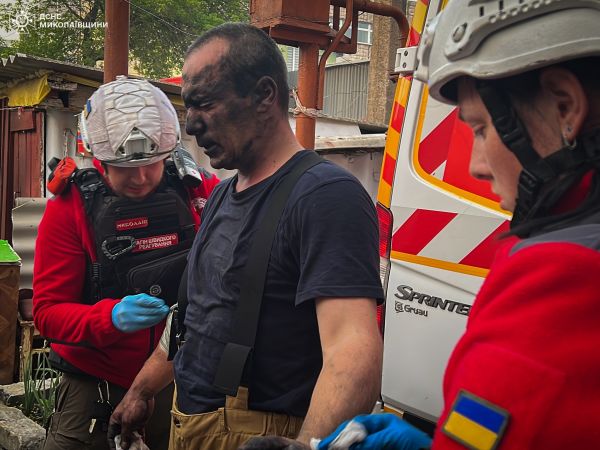 В Николаеве во время тушения пожара пострадали пятеро спасателей