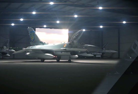 На Пасху Воздушные Силы Украины показали в ангаре F-16 с украинской символикой