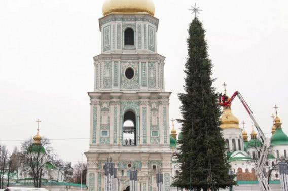 В Киеве мужчина выпал из окна Софийского собора