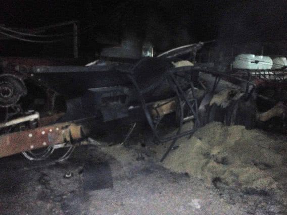 В Николаевской области ночью подожгли три трактора