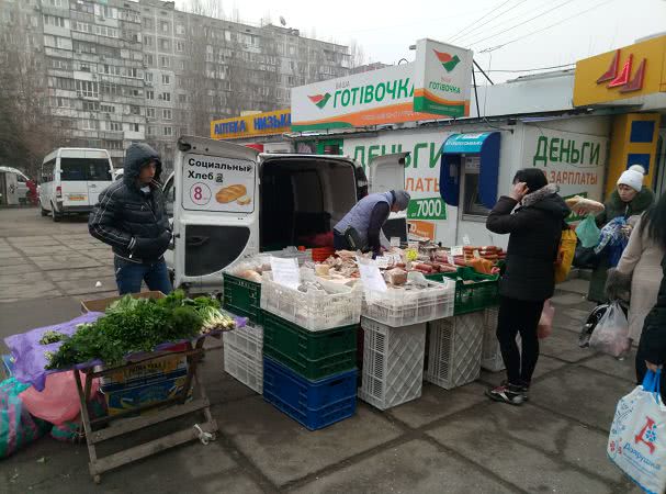 Колбаса, сыр, мясо без холодильника: в Николаеве торгуют без правил