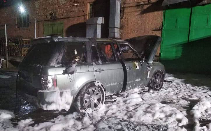 В Николаеве за ночь сгорели два автомобиля — Range Rover и Toyota