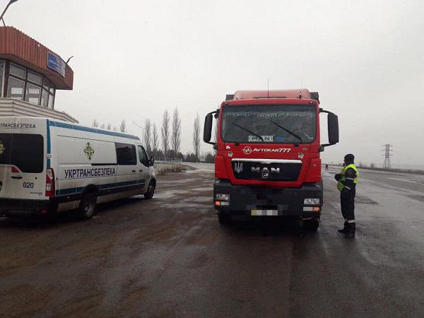 В Николаевской области усилилась борьба с большегрузами, разрушающими мосты: особое внимание — Варваровскому