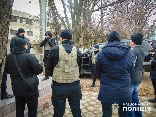 Рейдерский захват завода в Вознесенске: на место прибыли бойцы роты особого назначения
