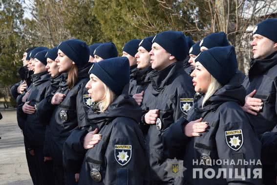 В Николаеве приняли присягу 32 полицейских