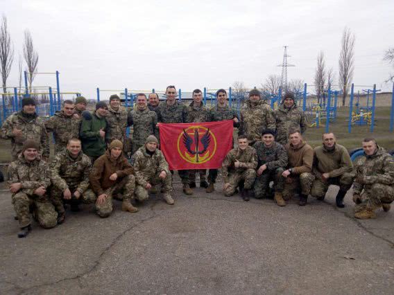 В Николаеве инструкторы из США учили украинских сержантов-морпехов быть лидерами