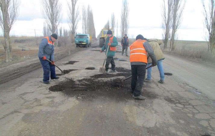 На Николаевщине проводят работы по ликвидации аварийной ямочности на дорогах 