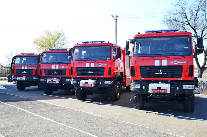 Автопарк николаевских спасателей пополнился 4 новыми пожарными автомобилями