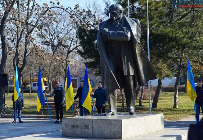 В Николаеве возложили цветы к памятнику Т.Г. Шевченко