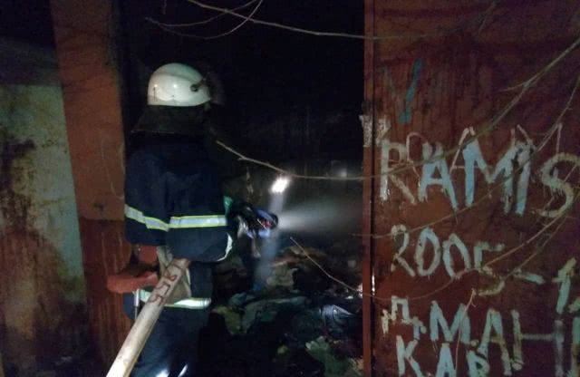 В Николаеве в один день горел мусор  в заброшенном гараже и неэксплуатируемом здании