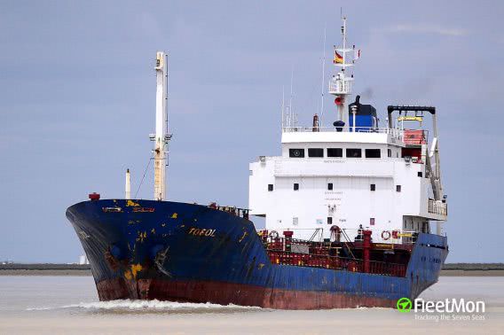 Танкер из Занзибара потерял у николаевских берегов 855 тонн горючки