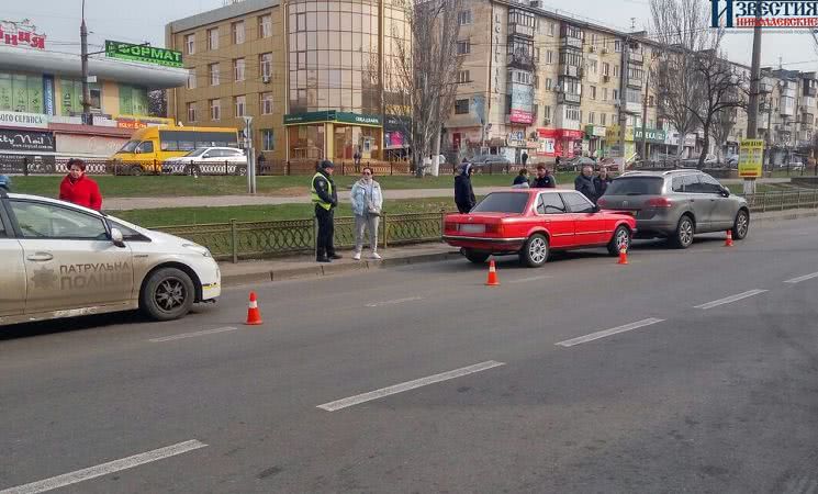 В Николаеве возле Центрального рынка произошло ДТП