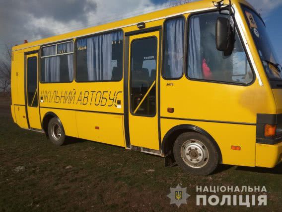 Пьяный водитель школьного автобуса удивил полицию своими «маневрами»