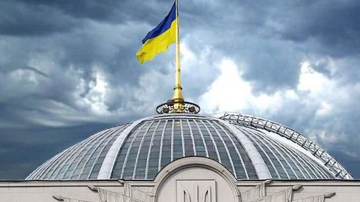 Верховная Рада приступила к рассмотрению 2 тысяч правок законопроекта об украинском языке