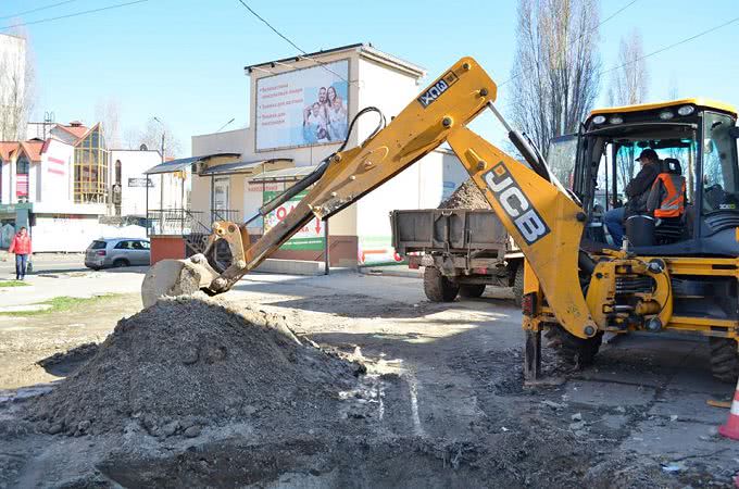 В Николаеве перерыли ул. Озерную, устраняют утечку воды