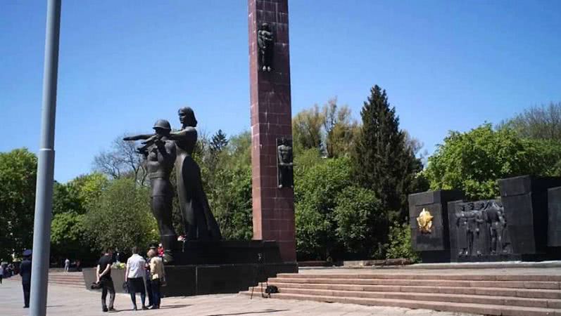 Автор Монумента славы во Львове умер в день сноса памятника