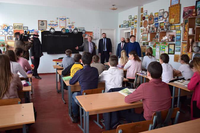 «Ремонты в школах на Первомайщине — пример эффективности областной программы микропроектов», —  Александр Кушнир