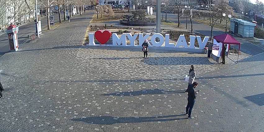 В центре Николаева изобилие агитационных палаток вызывает недовольство горожан