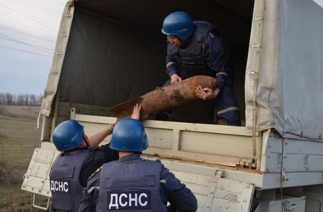 На Николаевщине пиротехники уничтожили 50-килограммовую авиабомбу