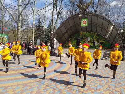 Танцы и мастер-классы: Николаевский зоопарк порадовал