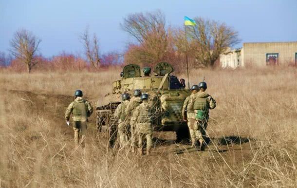 На Донбассе девять обстрелов: двое военных ранены