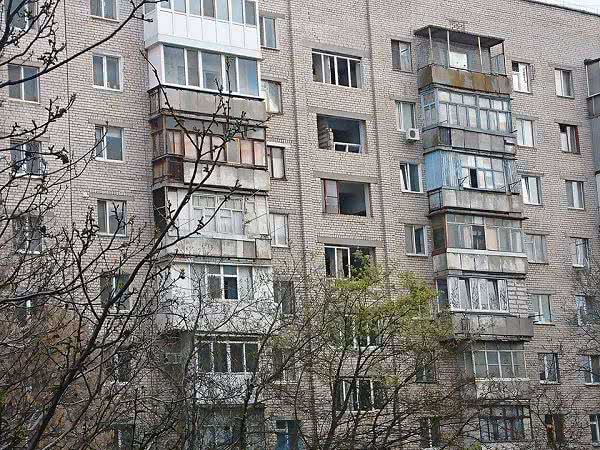 В микрорайоне Николаева произошла замена окон в 16 подъездах