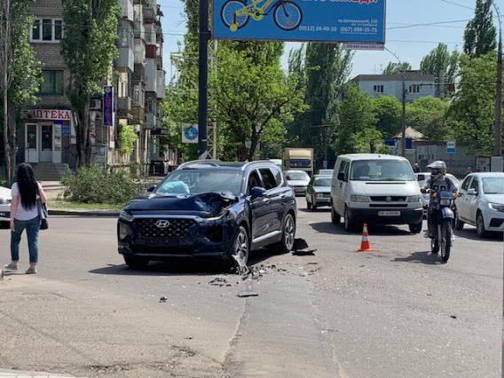В Николаеве из-за жуткой аварии в районе Леваневцев образовалась огромная пробка