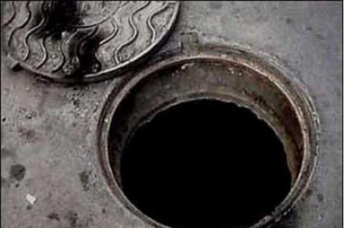 На проспекте Богоявленском нужно ремонтировать канализационный коллектор