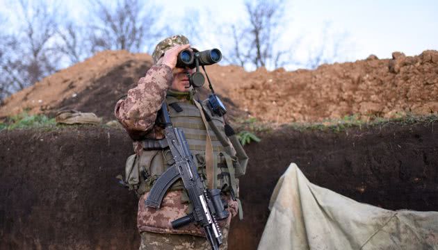 Сутки в ООС: 17 обстрелов, один боец погиб