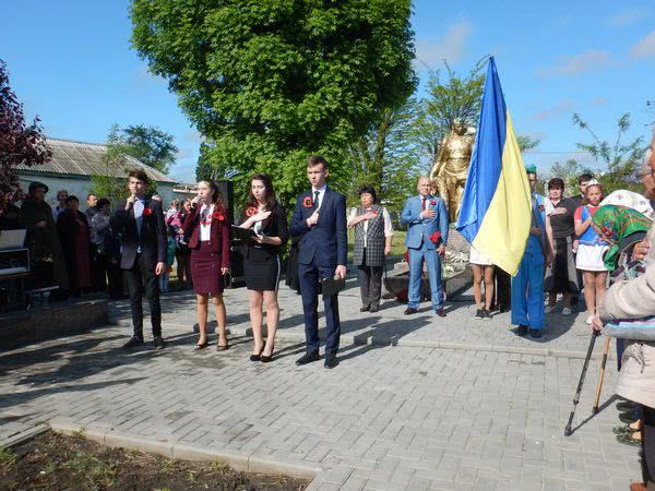 День памяти и примирения. В Варваровке почтили память погибших в страшной войне