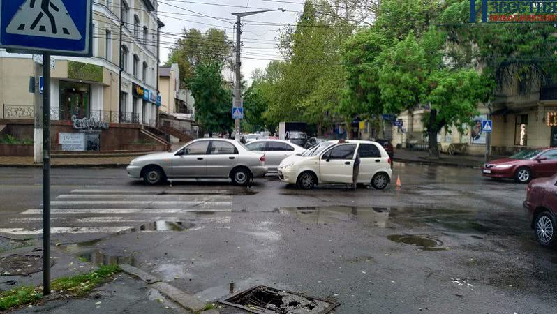 В центре Николаева, на пересечении Большой Морской и Московской, произошло ДТП