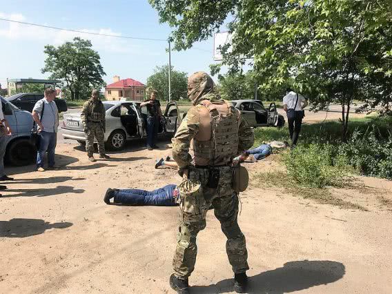 Членам шайки квартирных воров, схваченной в Николаеве, очень нравились духи