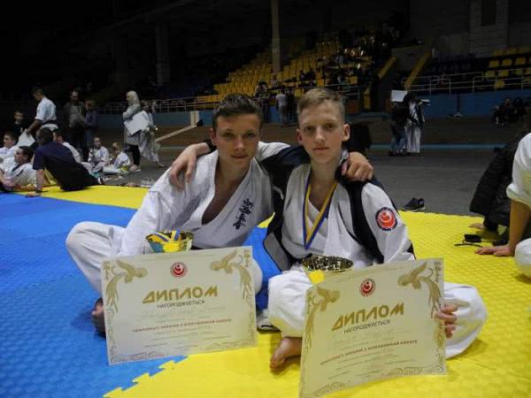 Николаевские подростки привезли золото и серебро с чемпионата по каратэ