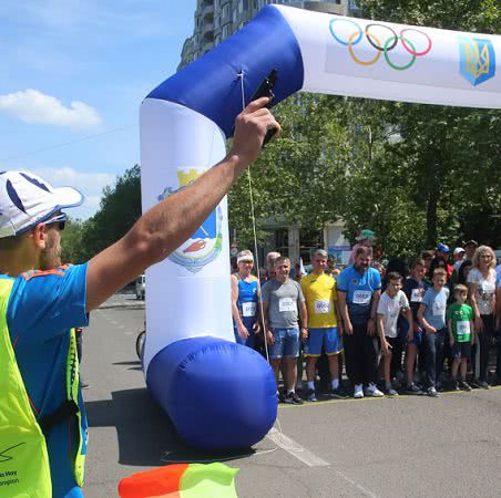 В Олимпийский день на улице Адмиральской в Николаеве. Фото