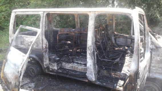 В Николаевской области вспыхнул на ходу и сгорел автобус