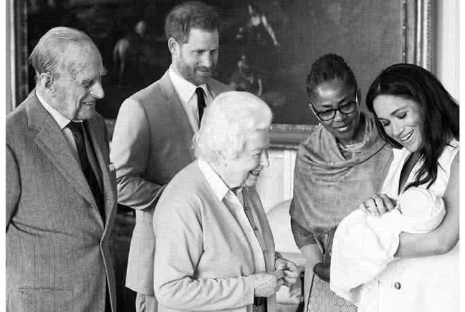Королева проигнорирует крещение сына принца Гарри и Меган Маркл