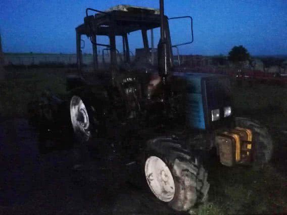 Возле Новой Одессы ночью сгорел трактор