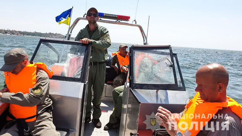 В Коблево на Николаевщине опергруппа ГУНП проверила водные аттракционы