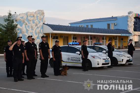 Около сотни правоохранителей круглосуточно охраняют Черноморское побережье