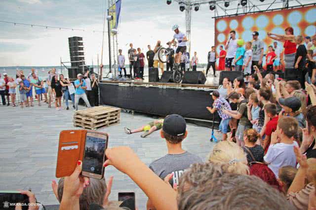 Граффити-фест, hip-hop батлы, конкурсы и развлечения: в Николаеве отметили День молодежи