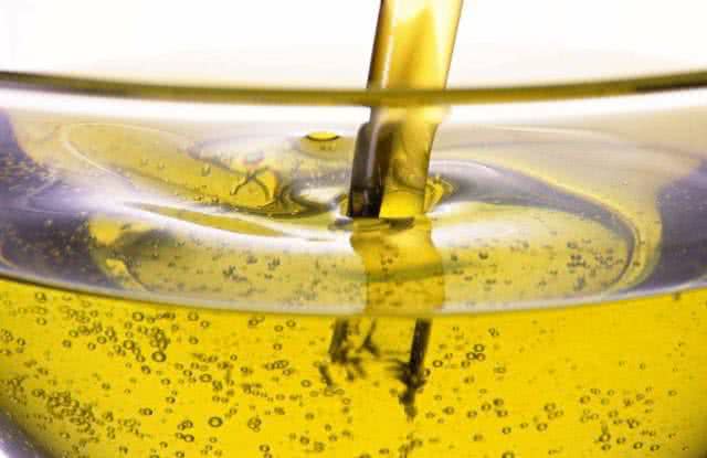Николаевские таможенники помешали фиктивной фирме вывезти подсолнечного масла на 58,5 млн. грн.