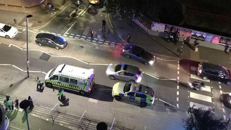 В Лондоне возле отеля автомобиль въехал в толпу, есть пострадавшие