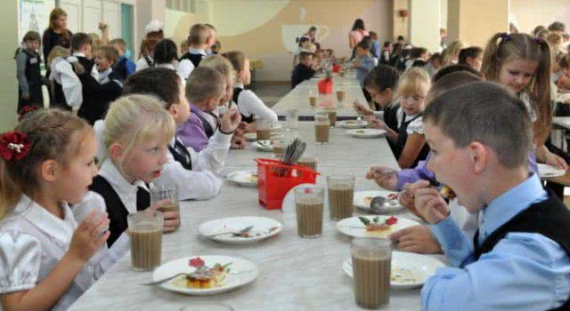 В Николаеве могут сделать комиссию по контролю за питанием в школах