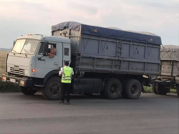 На дорогах в курортных районах Николаевщины проверяют пассажирские перевозки и грузы