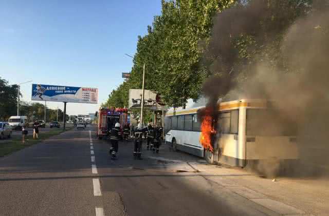 В Николаеве на Широкобальском перегоне  на ходу загорелся пассажирский автобус