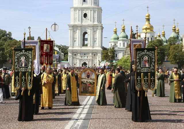 В крестном ходе ПЦУ по центру Киева приняли участие 50 архиереев и 1,5 тысячи священников