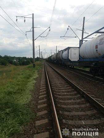 Трехлетний мальчик получил травму головы: трагедия произошла на железнодорожном перегоне в Николаевской области