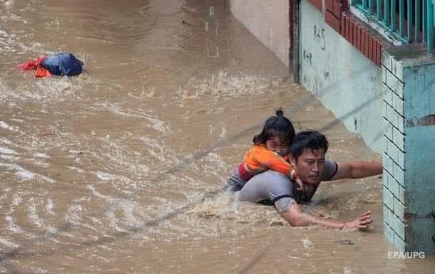 65 человек погибли и 30 пропали без вести в результате наводнения в Непале